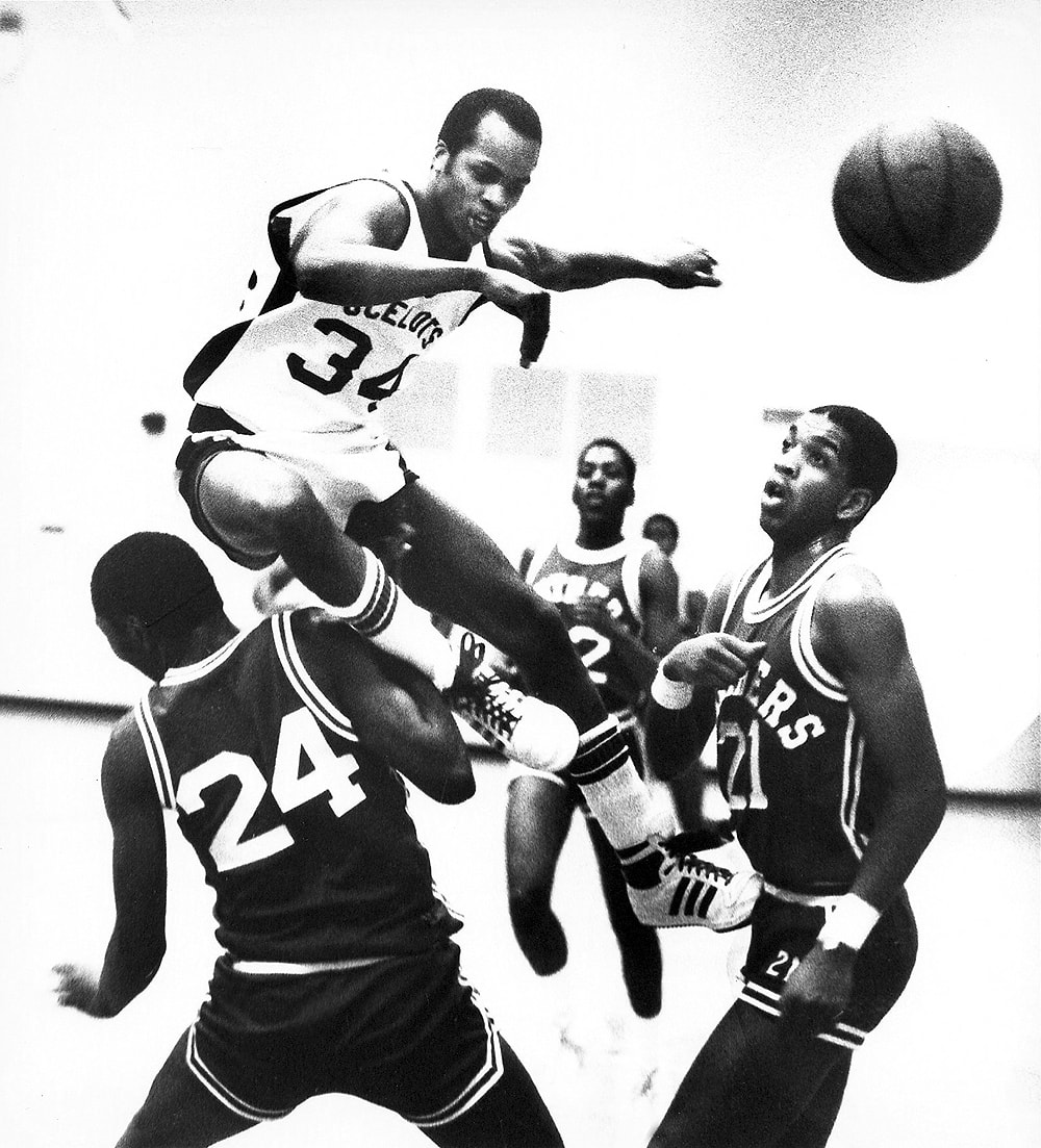 Basketball Collision — photojournalism by Jay Keenan